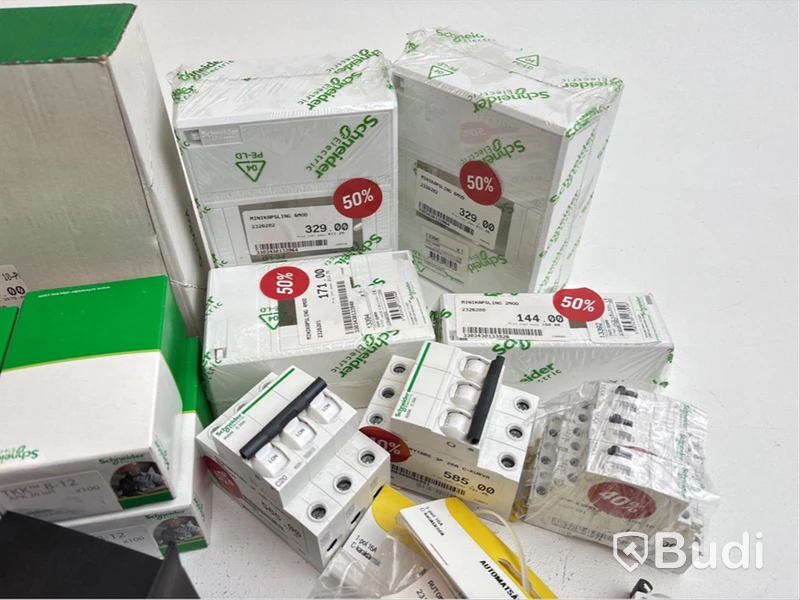 Parti med diverse elprodukter